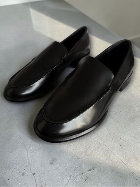 Vince Naomi Sleek Leather Slip On Loafers Black
